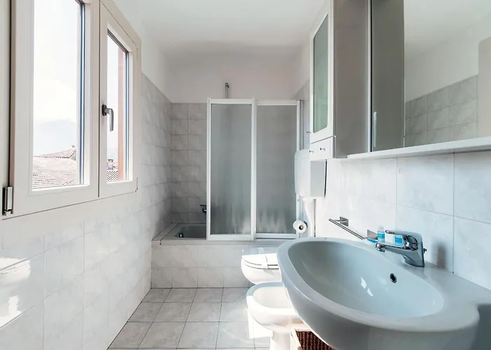 Riflessi Sul By Quokka 360 - Historic With View דירה גראבדונה