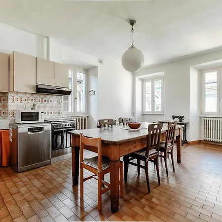 アパート Riflessi Sul By Quokka 360 - Historic With View グラヴェドーナ